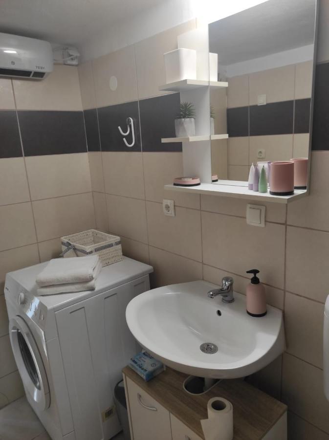 Studio Apartment Petrov ชิเบนิก ภายนอก รูปภาพ