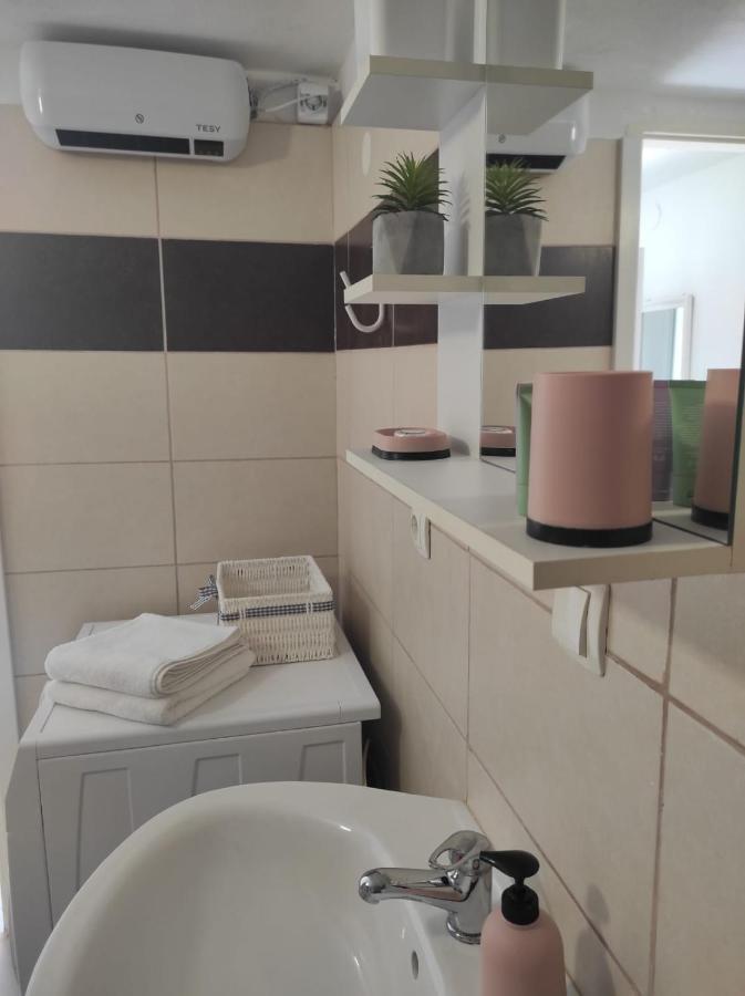 Studio Apartment Petrov ชิเบนิก ภายนอก รูปภาพ