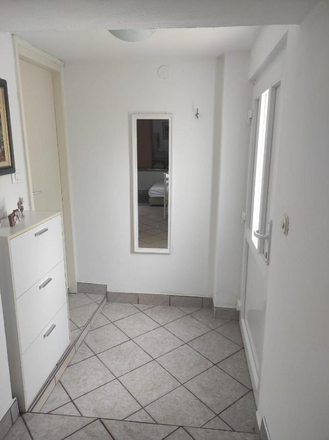 Studio Apartment Petrov ชิเบนิก ภายนอก รูปภาพ