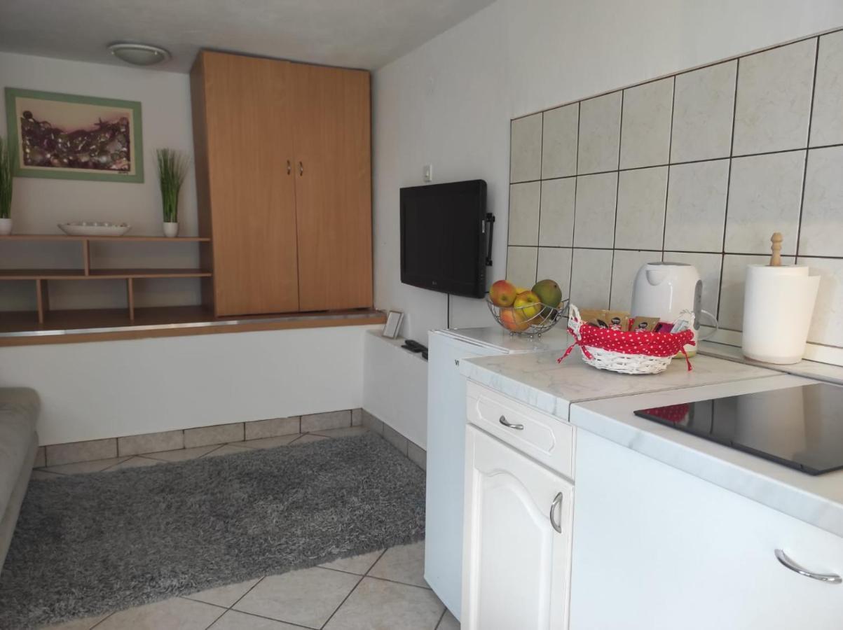 Studio Apartment Petrov ชิเบนิก ภายนอก รูปภาพ
