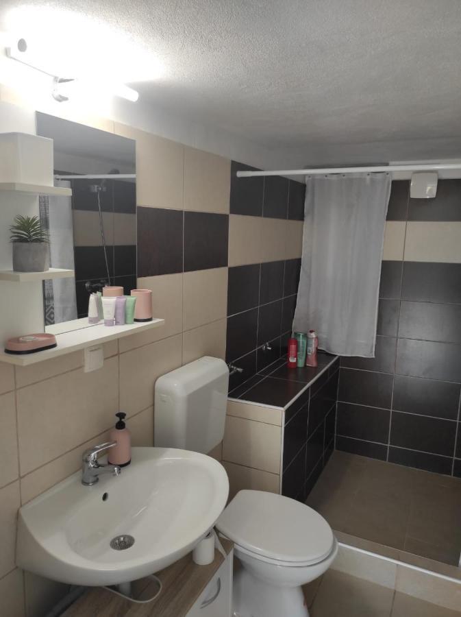 Studio Apartment Petrov ชิเบนิก ภายนอก รูปภาพ
